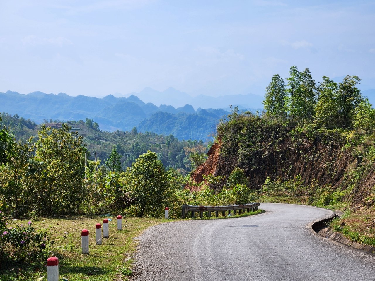 7-Day Northwest Vietnam Cycling Tour: Lai Chau to Moc Chau Adventure